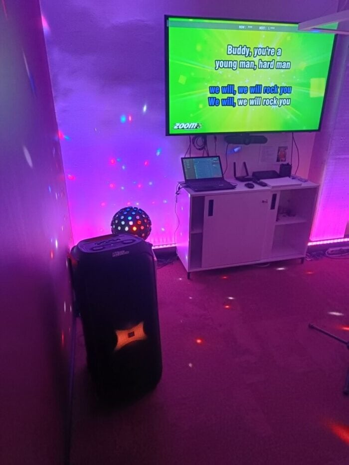 Karaoke + tossumasina rent