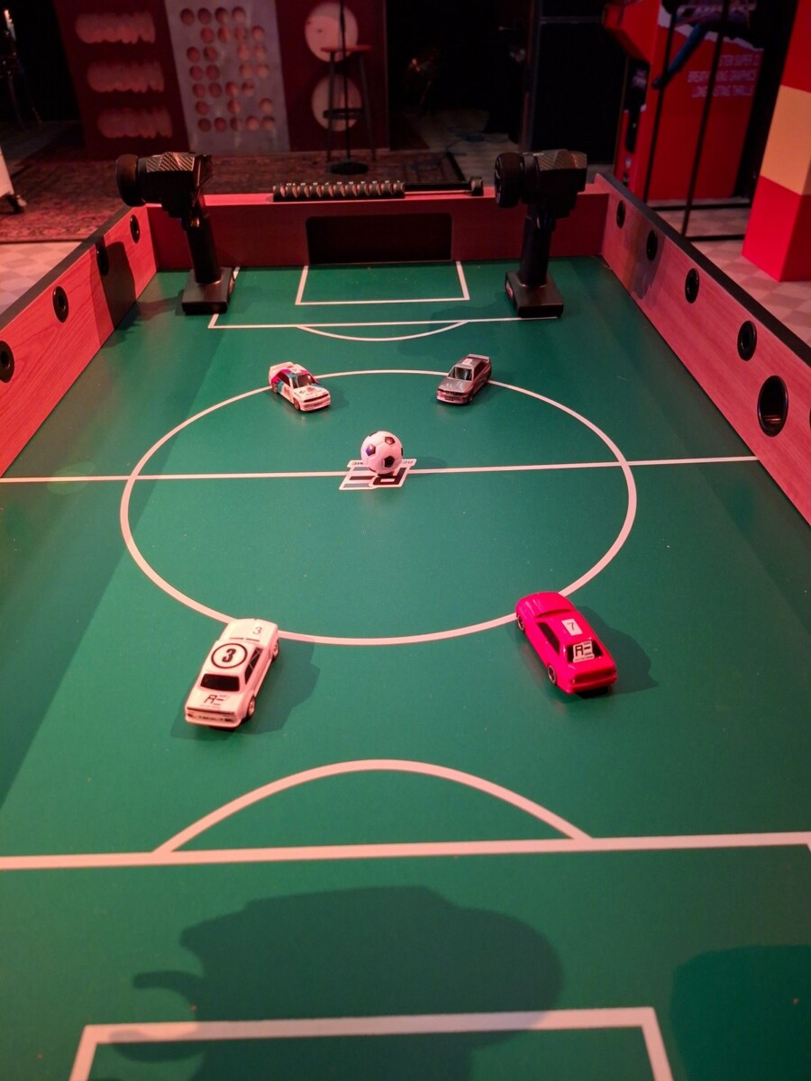RC_autod rocket league lauajalgpall